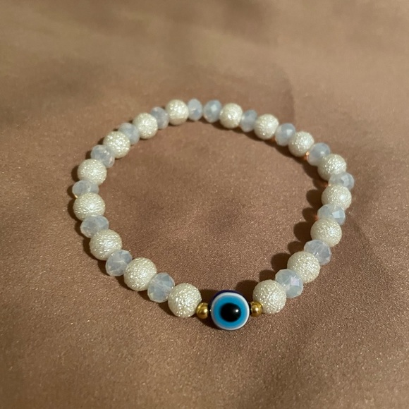 🧿 Off White Glass Peals with Crystals Evil Eye Protective Bracelet - Picture 4 of 5